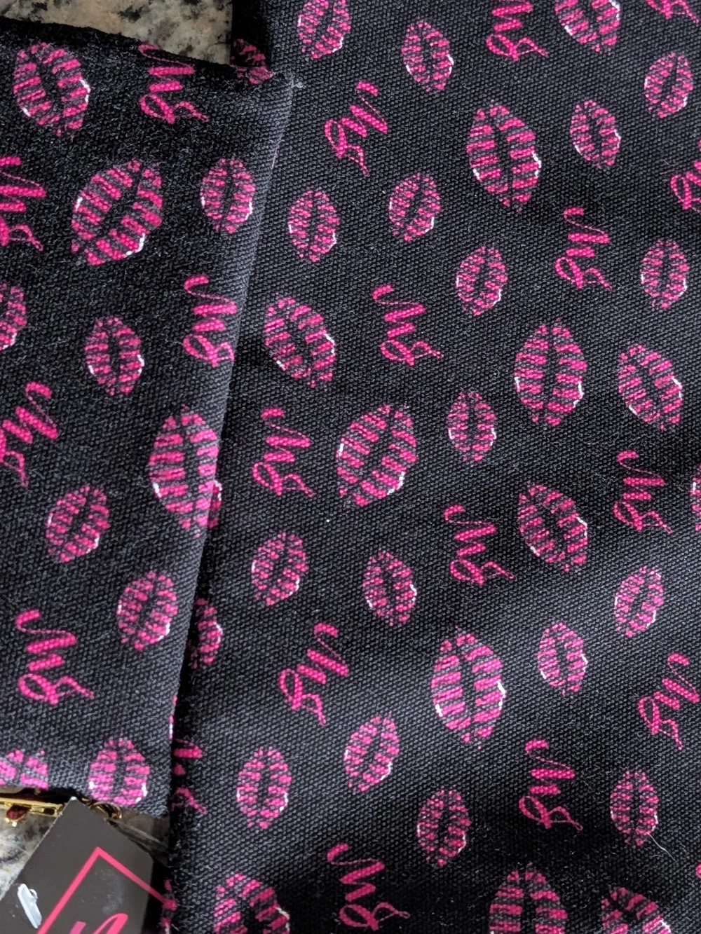 NWT'S Makeup Junkie Bags~Kiss Print Set~Mini & Large Flat Lay